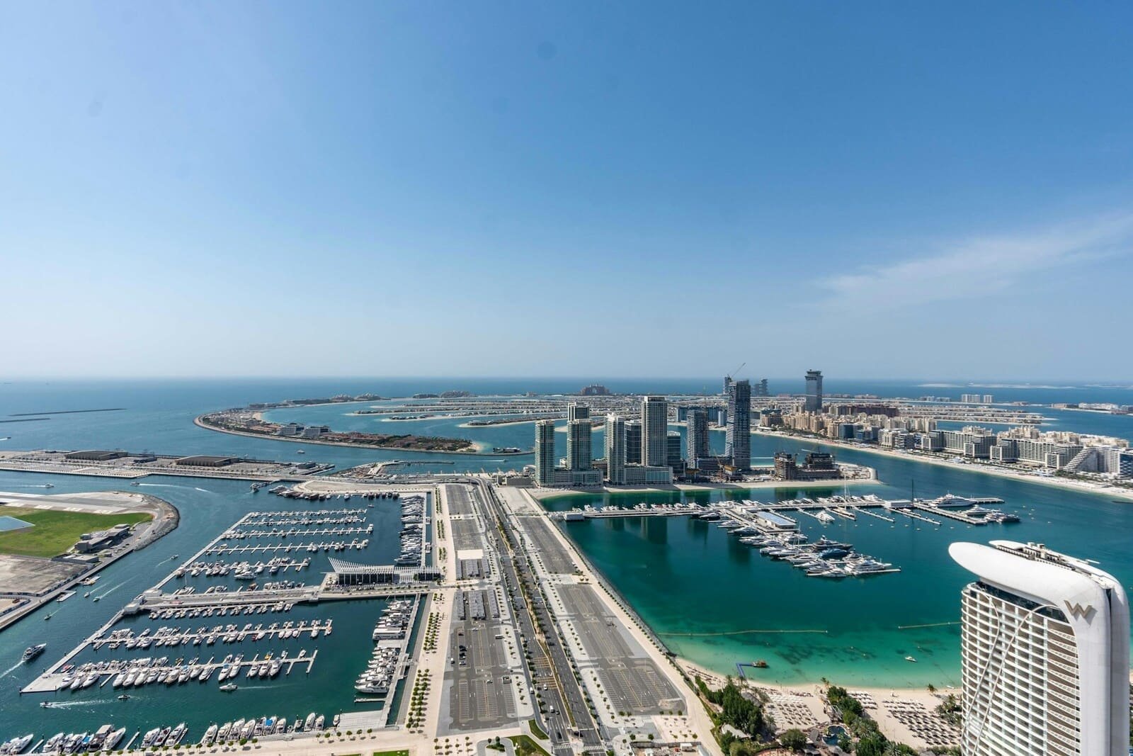 Ile naprawdę kosztuje relokacja do UAE — pełny rachunek, którego nikt Ci nie pokazuje