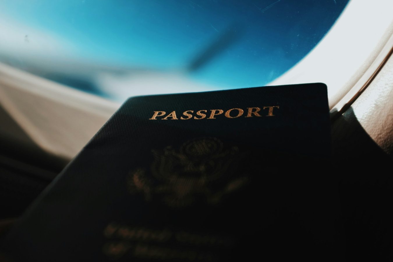 Golden Visa vs. Wiza Biznesowa w ZEA — czym się różnią i co wybrać?